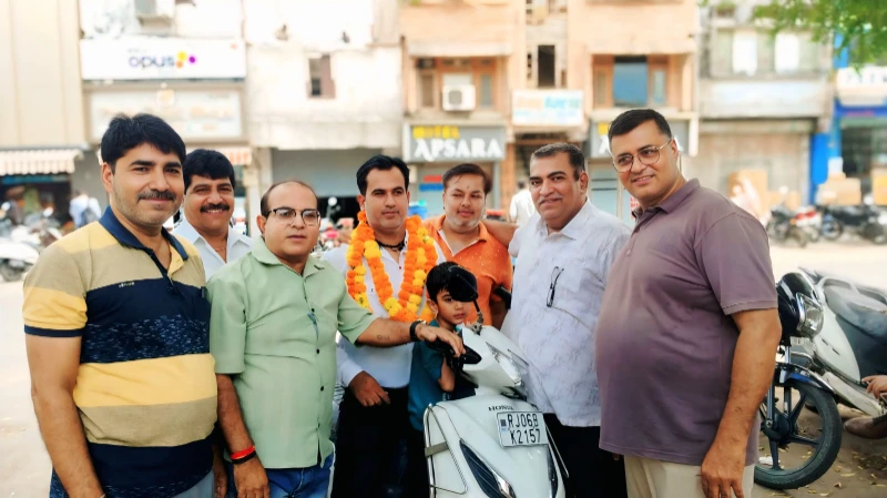 Bhilwara : विदेश यात्रा से लौटे Gulshan Kumar का भीलवाड़ा में हुआ भव्य स्वागत 8 WhatsApp Image 2025 09 30 at 4 4