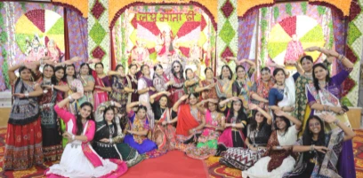 Bhilwara : श्री बाबाधाम पर नवरात्रा महोत्सव में महाआरती पर उमड़ा जनसमूह, अंतिम गरबा में लिया भाग 4 WhatsApp Image 2025 10 01 at 12