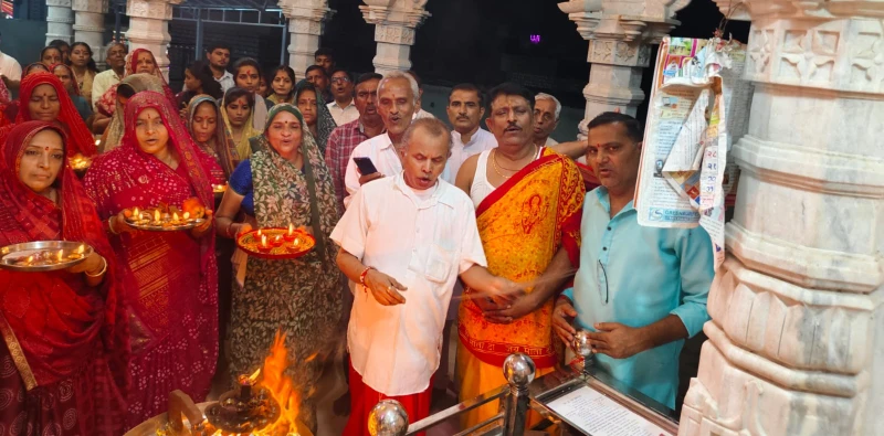 Raniwara : महालक्ष्मी मंदिर में महा आरती और कन्या पूजन का आयोजन 4 WhatsApp Image 2025 10 02 at 12 1