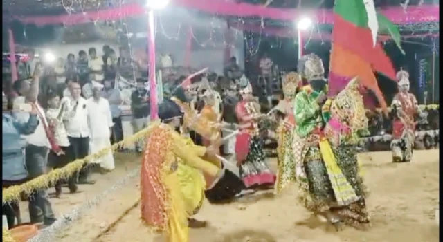 Raniwara में गरबा की धूम, डांडिया की खनक और केसरिया रंग में रंगी श्रद्धा 3 WhatsApp Image 2025 10 02 at 12