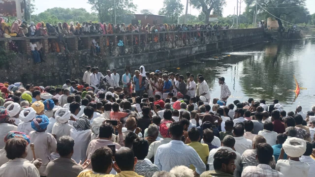 Rajsamand : कोटडी में ज्वारा विसर्जन में श्रद्धालुओं की लगी भीड़ 3 WhatsApp Image 2025 10 02 at 4