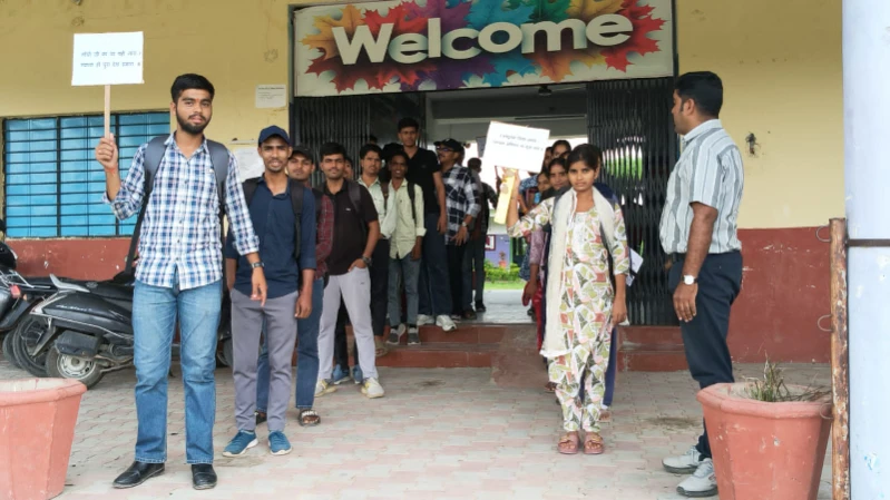 Rajsamand : विद्यार्थियों ने निकाली स्वच्छता रैली, दिया साफ-सफाई का संदेश 3 WhatsApp Image 2025 10 03 at 5
