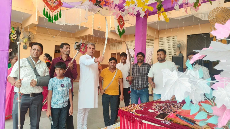 Rajsamand : श्री माहेश्वरी सेवा समिति द्वारा शस्त्र पूजन और कन्या पूजन 4 WhatsApp Image 2025 10 03 at 6 1