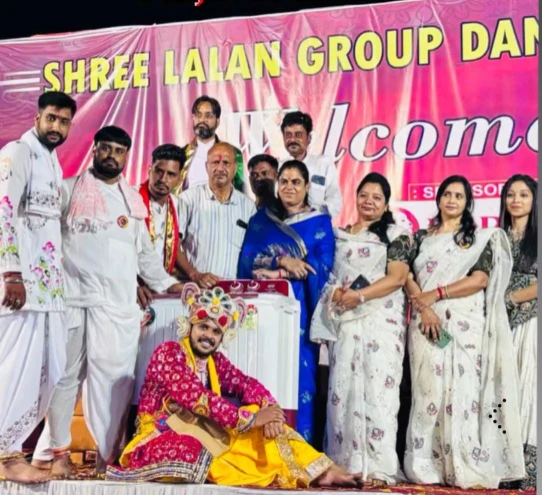 Rajsamand : श्रीलालन ग्रुप डांडिया महोत्सव का भव्य समापन, शरद पूर्णिमा पर गरबा रास में झूमे श्रद्धालु 3 WhatsApp Image 2025 10 03 at 7 1