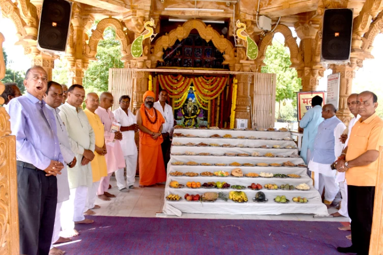 Bhilwara : सांवलिया सेठ का नवां पाटोत्सव हुआ संपन्न, ज्योति पदयात्रा सेवकों हुए सम्मानित 10 WhatsApp Image 2025 10 13 at 5 4