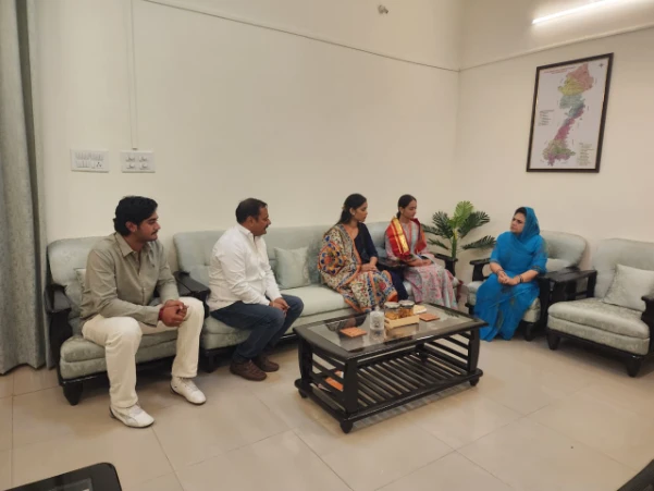Rajsamand : सांसद ने किया गोल्ड मैडल विजेता Nandini Singh Chauhan का स्वागत 14 WhatsApp Image 2025 10 13 at 5
