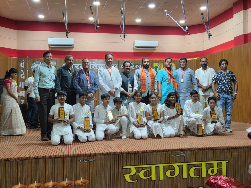 Bhilwara : भाविप राजस्थान मध्य प्रान्त द्वारा प्रान्त स्तरीय राष्ट्रीय समूहगान प्रतियोगिता में गूंजे देशभक्ति के स्वर 4 WhatsApp Image 2025 10 14 at 1 1