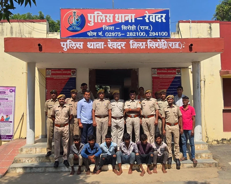 Reveder : "मंदिरों में सेंध लगाने वाली शातिर गैंग पकड़ी गई, 6 आरोपी गिरफ्तार" 18 WhatsApp Image 2025 10 16 at 5 8