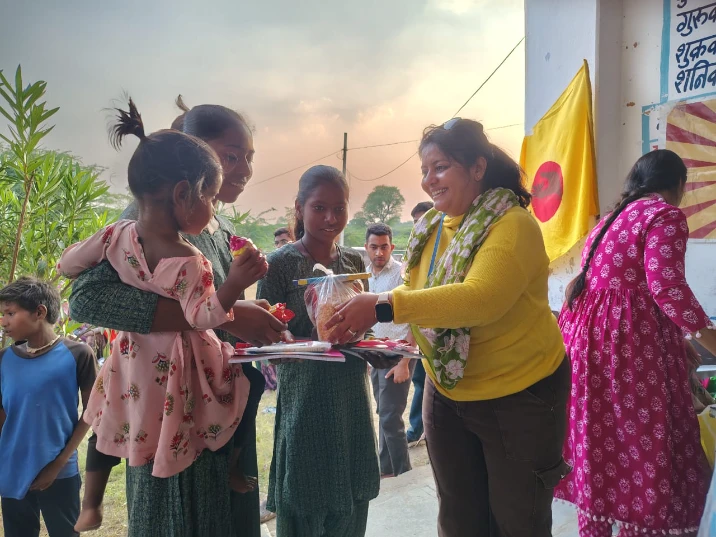 Rajsamand : वी विश फॉर सोसाइटी द्वारा दीपोत्सव का आयोजन 4 WhatsApp Image 2025 10 18 at 5