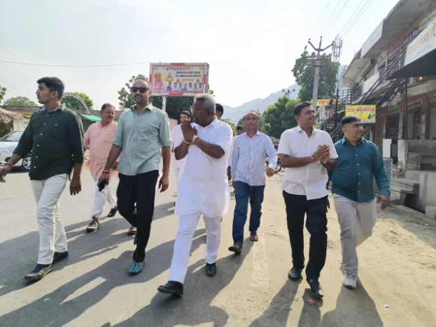 Barmer : विधायक मेघवाल और प्रधान ने दी दीपावली की शुभकामनाएं 4 WhatsApp Image 2025 10 22 at 5 3