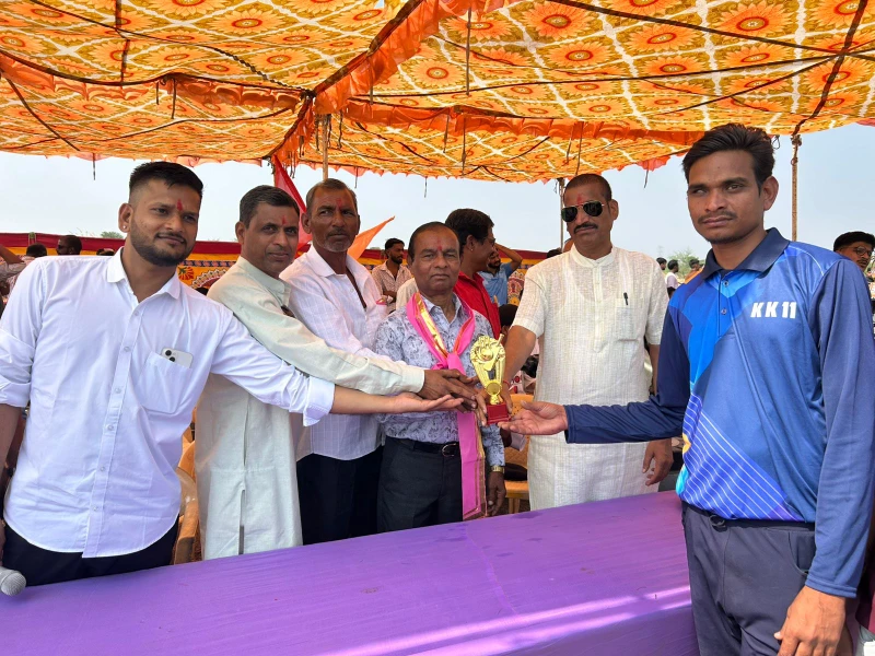 Rajsamand : खेलों के प्रति उत्साह से गूंजा जीतावास — पुरबिया समाज की क्रिकेट और वॉलीबॉल प्रतियोगिता का शुभारंभ 18 WhatsApp Image 2025 10 23 at 4