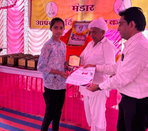 Mandar में राजपुरोहित समाज द्वारा दीपावली स्नेह मिलन एवं प्रतिभा सम्मान समारोह संपन्न 6 WhatsApp Image 2025 10 27 at 2