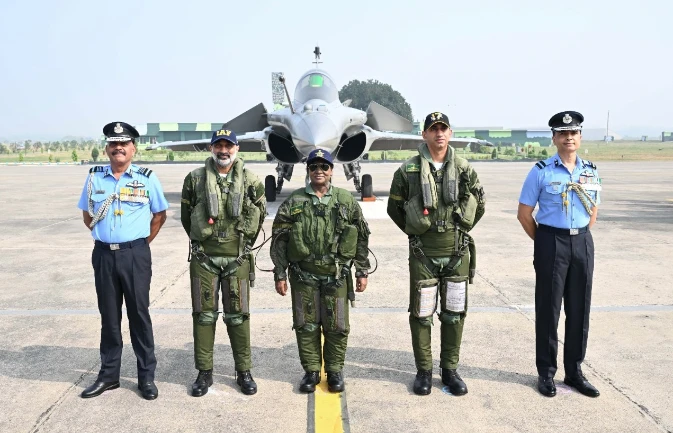 Ambala : राष्ट्रपति श्रीमती Droupadi Murmu नेराफेल विमान में उड़ान भरी 6 WhatsApp Image 2025 10 29 at 4