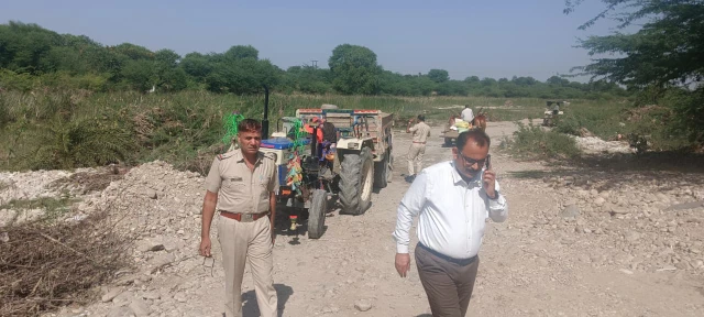 Rajsamand : जिला कलक्टर हसीजा एक्शन मोड में, अवैध बजरी परिवहन पर स्वयं की कड़ी कार्रवाई 2 1000211694