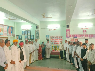 Jaisalmer : सरदार पटेल और इंदिरा गांधी को कांग्रेस जनों ने दी पुष्पांजलि कृतज्ञता पूर्वक किया याद 2 WhatsApp Image 2025 11 01 at 2 5