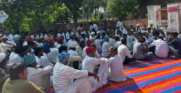 Barmer : बिजली कटौती को लेकर किसान उतरे सड़कों पर 132 केवी जीएसएस का किया घेराव 2 WhatsApp Image 2025 11 05 at 2 2