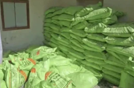 Jaisalmer में Udaynagar के मकान में चल रही इफ्को की नकली खाद की फैक्ट्री पर छापा 2 WhatsApp Image 2025 11 05 at 2 3