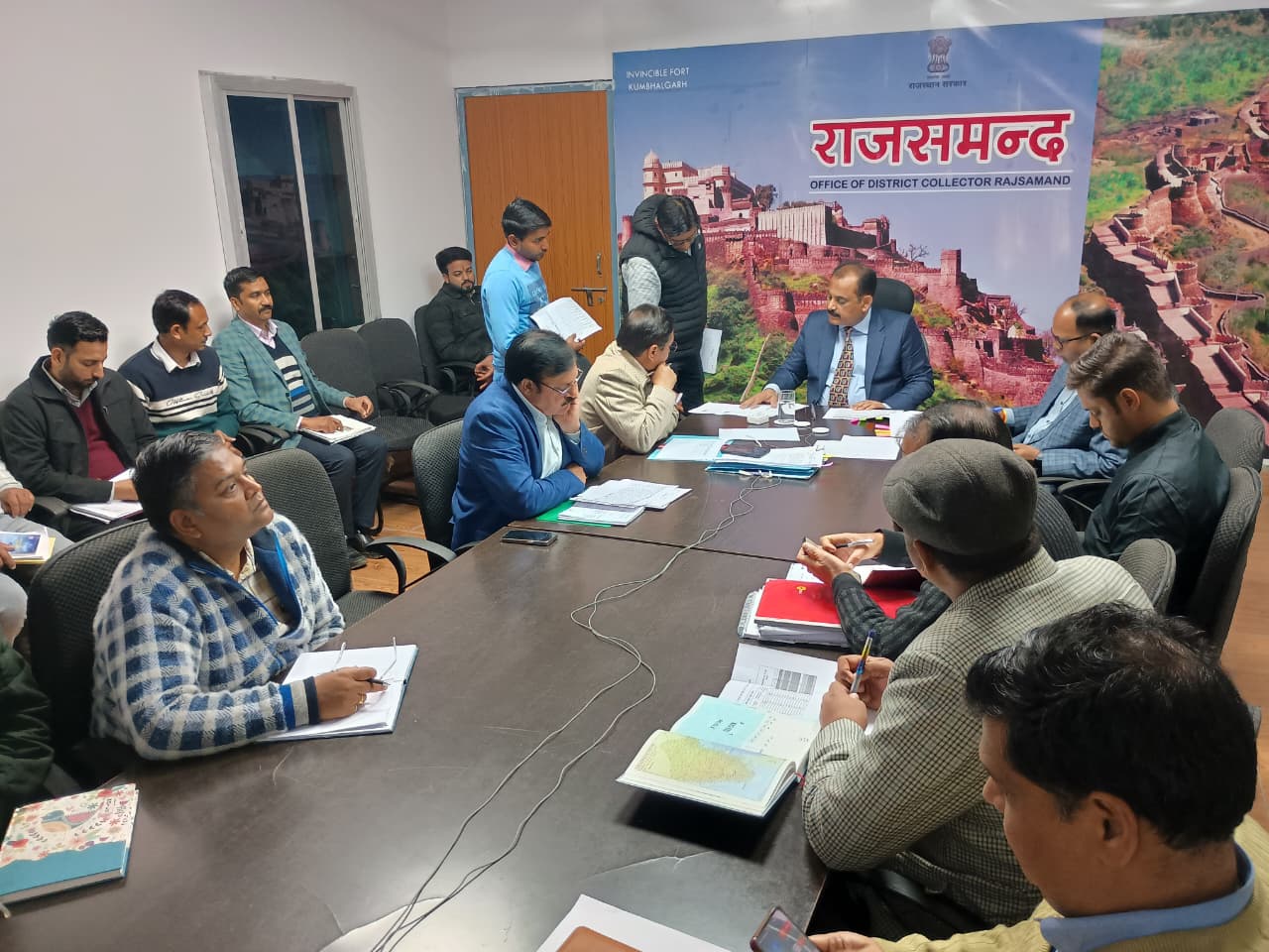 संपर्क पोर्टल पर लंबित प्रकरणों के शीघ्र निस्तारण के निर्देश, पंचायत चुनाव की तैयारियों पर भी हुई चर्चा